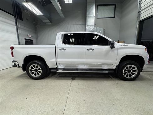 Used 2025 Chevrolet Silverado 1500 High Country w/ Technology Package AWD/4WD image 8
