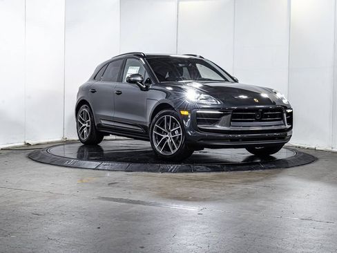 Certified 2025 Porsche Macan Turbo AWD/4WD image 9