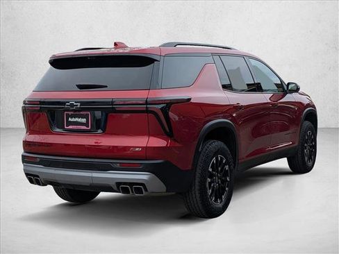 Used 2024 Chevrolet Traverse Z71 w/ Enhanced Driving Package image 5