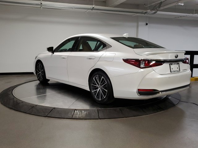 Used 2025 Lexus ES 300h w/ Premium Package FWD image 15
