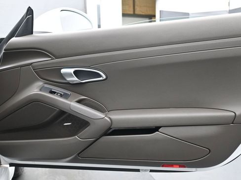 Used 2021 Porsche 718 Cayman RWD image 22