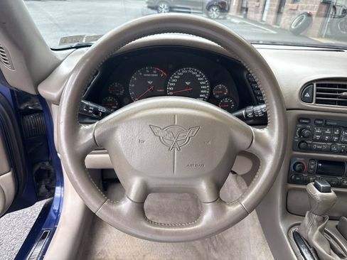 Used 2004 Chevrolet Corvette Convertible w/ Preferred Equipment Group RWD image 35