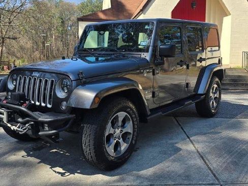 Used 2018 Jeep Wrangler Unlimited Sahara w/ Connectivity Group AWD/4WD image 40