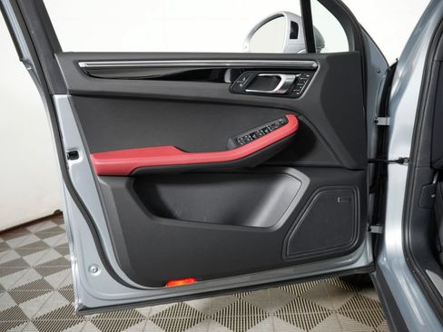 Certified 2026 Porsche Macan S AWD/4WD image 18