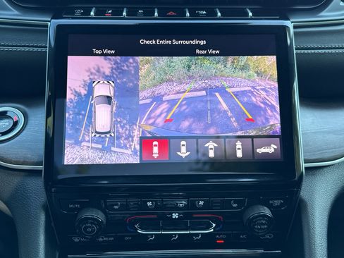 Used 2025 Jeep Grand Cherokee Limited w/ Luxury Tech Group II AWD/4WD image 42