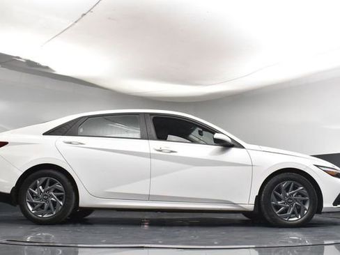 Used 2024 Hyundai Elantra SEL image 37