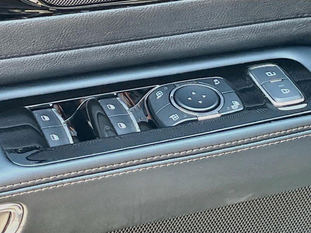 Used 2025 Lincoln Aviator AWD image 18
