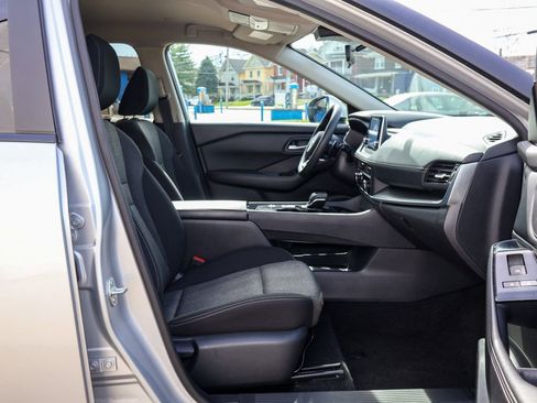 Used 2024 Nissan Rogue SV image 29