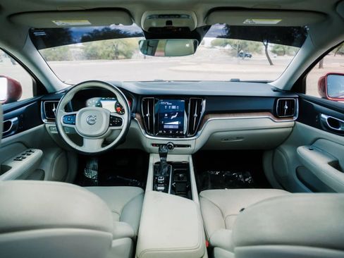 Used 2020 Volvo S60 T6 Momentum image 23