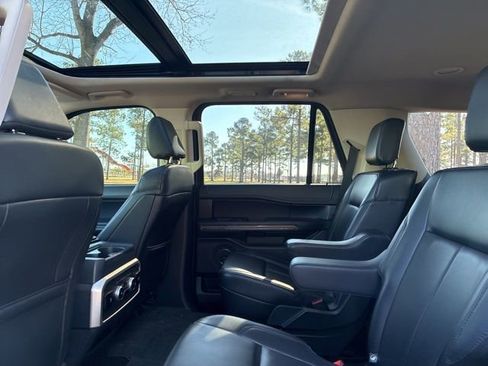Used 2023 Ford Expedition XLT image 22