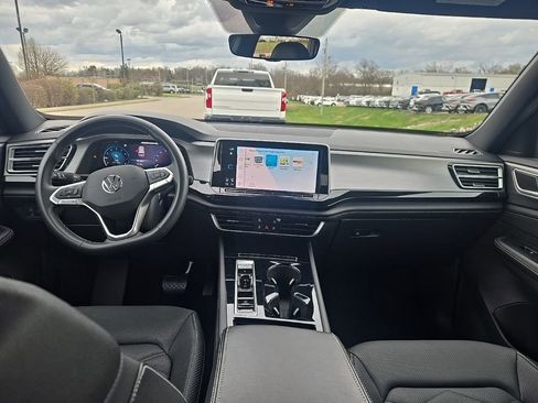 Used 2025 Volkswagen Atlas Cross Sport SE image 5