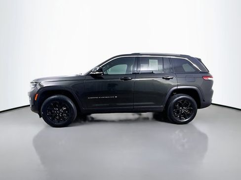 Used 2023 Jeep Grand Cherokee Limited w/ Luxury Tech Group II AWD/4WD image 4
