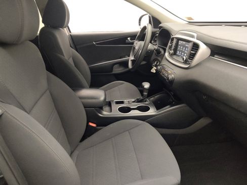 Used 2019 Kia Sorento L FWD image 21