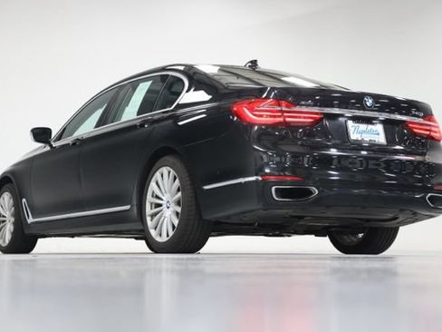 Used 2017 BMW 740i xDrive AWD/4WD image 9