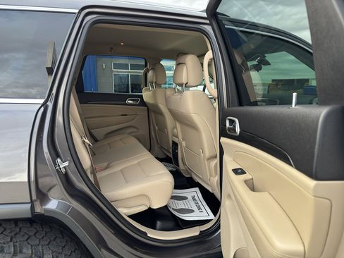 Used 2021 Jeep Grand Cherokee Laredo image 21