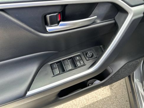 Used 2025 Toyota RAV4 XLE FWD image 16