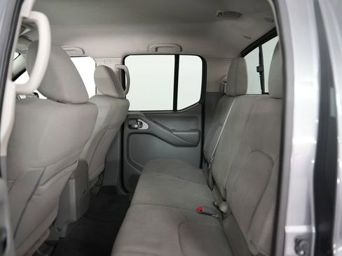 Used 2021 Nissan Frontier SV w/ Midnight Edition Floor Mats image 32