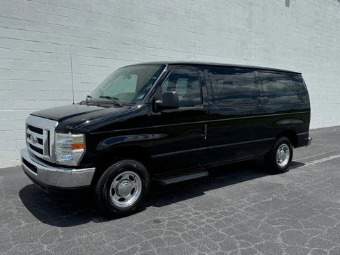 Used 2011 Ford E-150 and Econoline 150 Wagon w/ XLT Premium Pkg image 4