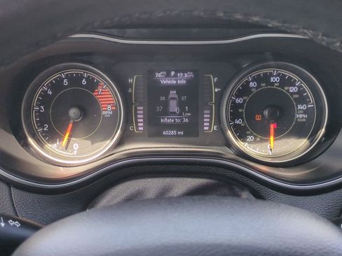 Used 2022 Jeep Cherokee Latitude AWD/4WD image 29
