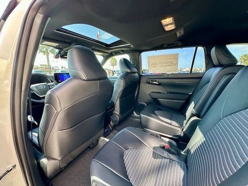 New 2026 Toyota Highlander XSE image 11