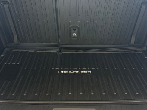 Certified 2026 Toyota Highlander Platinum AWD/4WD image 16