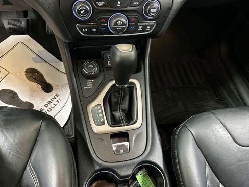 Used 2016 Jeep Cherokee Limited AWD/4WD image 18