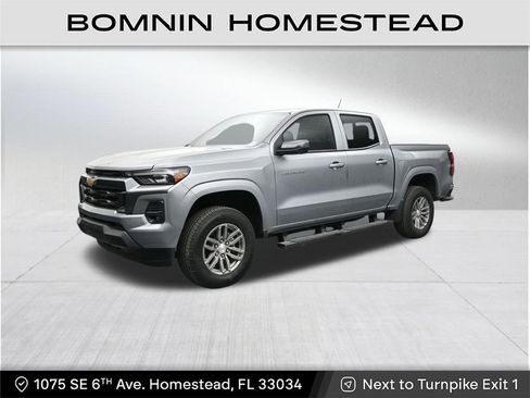Used 2025 Chevrolet Colorado W/T w/ Advanced Trailering Package image 1
