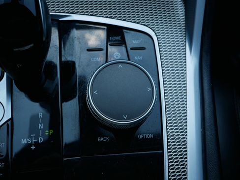 Used 2023 BMW X6 xDrive40i w/ M Sport Package image 31