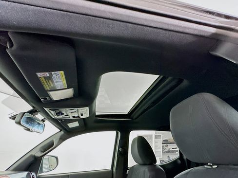 Used 2016 Toyota Tacoma TRD Off-Road w/ Premium & Technology Package image 25