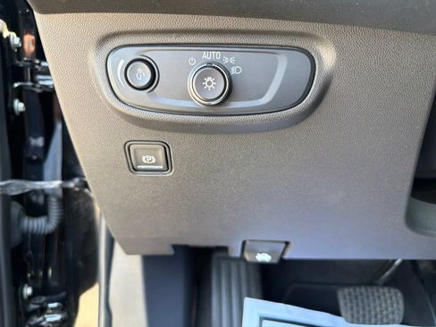 Used 2024 GMC Terrain SLE AWD/4WD image 12