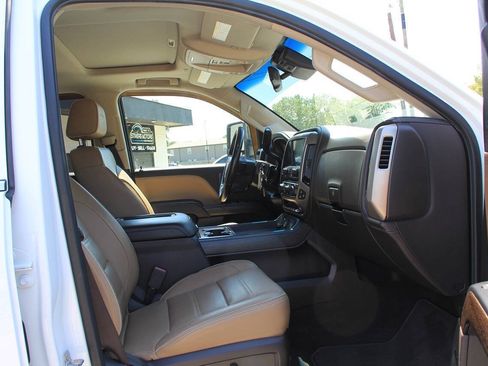 Used 2018 GMC Sierra 2500 Denali w/ Duramax Plus Package AWD/4WD image 12