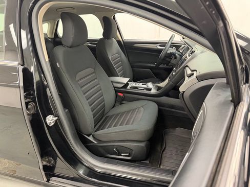 Used 2018 Ford Fusion SE w/ Fusion SE Technology Package FWD image 10