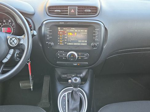 Used 2018 Kia Soul + FWD image 27