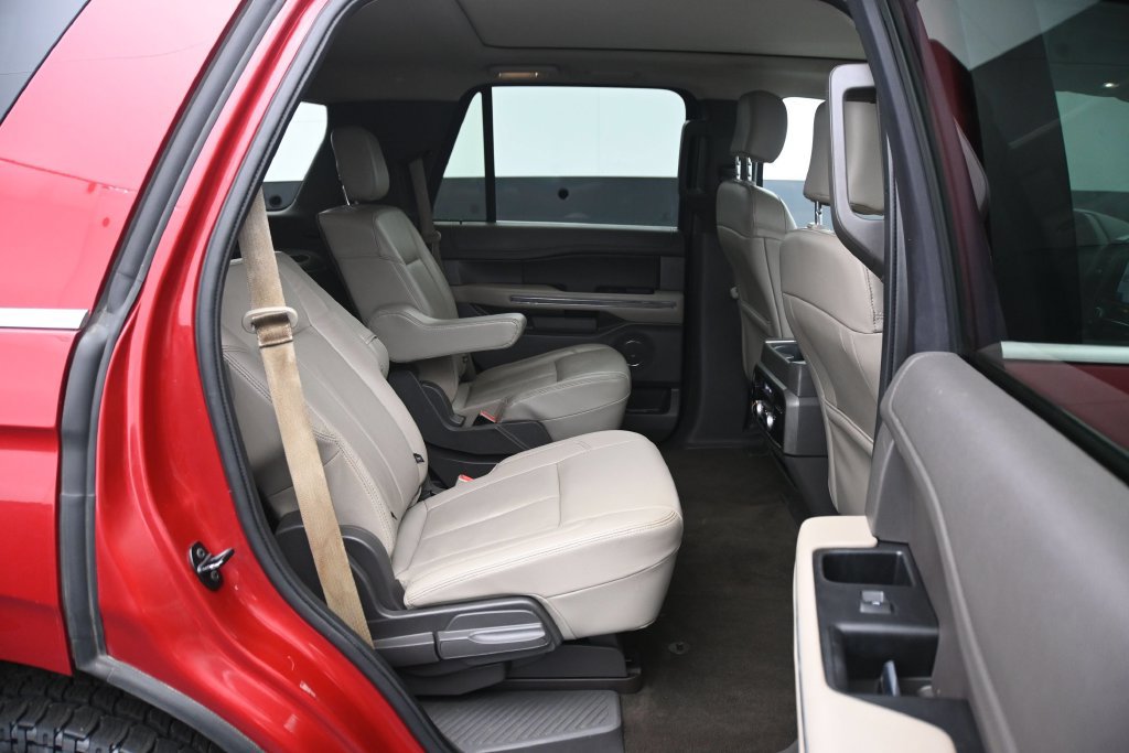 Used 2020 Ford Expedition XLT w/ Equipment Group 202A AWD/4WD image 14