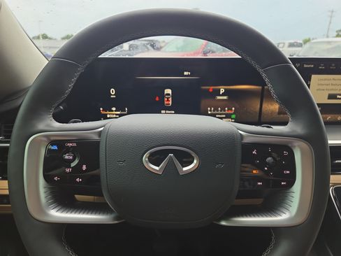 Used 2025 INFINITI QX80 Luxe AWD/4WD image 11