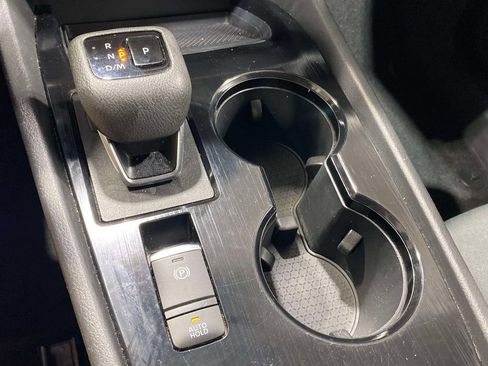 Used 2024 Nissan Rogue S FWD image 31