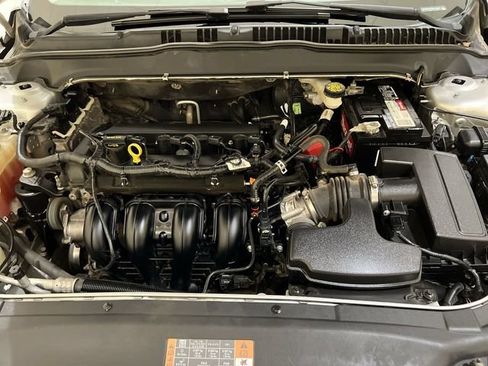 Used 2016 Ford Fusion SE FWD image 24