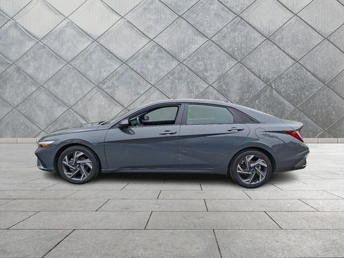 Certified 2025 Hyundai Elantra Sport image 4