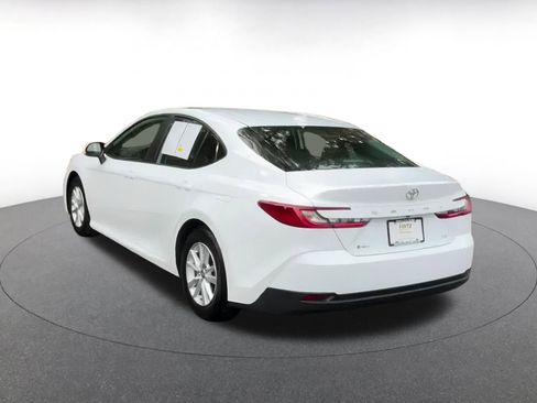 Used 2025 Toyota Camry LE image 11