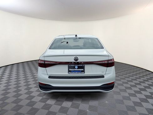 Used 2026 Volkswagen Jetta SE FWD image 6