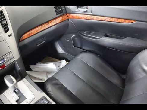 Used 2010 Subaru Outback 2.5i Limited image 14