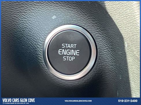 Used 2025 Volvo XC40 B5 Ultra w/ Climate Package image 32