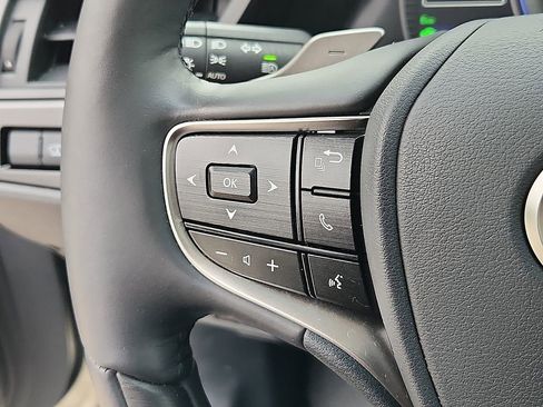 Used 2024 Lexus ES 300h w/ Luxury Package image 23