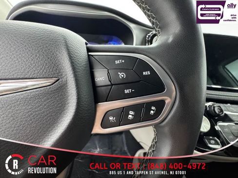 Used 2022 Chrysler Pacifica Touring-L image 30
