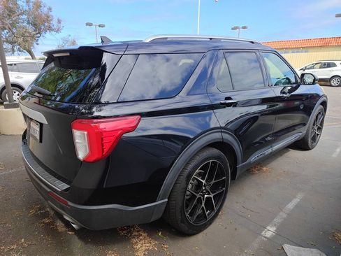 Used 2022 Ford Explorer Limited w/ Equipment Group 301A RWD image 3