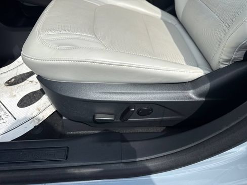 Used 2025 Ford Mustang Mach-E Premium AWD/4WD image 31