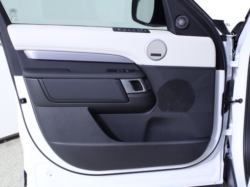 New 2026 Land Rover Discovery Limited Edition image 15