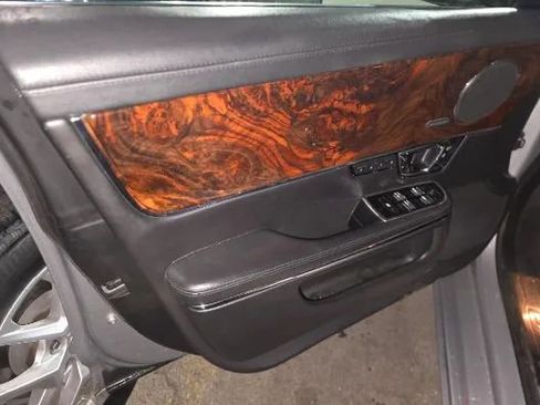 Used 2015 Jaguar XJ image 12