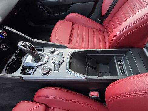 Used 2024 Alfa Romeo Giulia Veloce RWD image 26