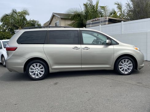 Used 2017 Toyota Sienna XLE w/ XLE Navigation Package image 2